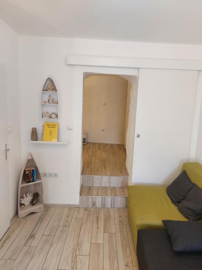 Apartmant Bionda Novi Vinodolski, Cozy And Nice Apartment For 4 People In The City Center Exteriér fotografie