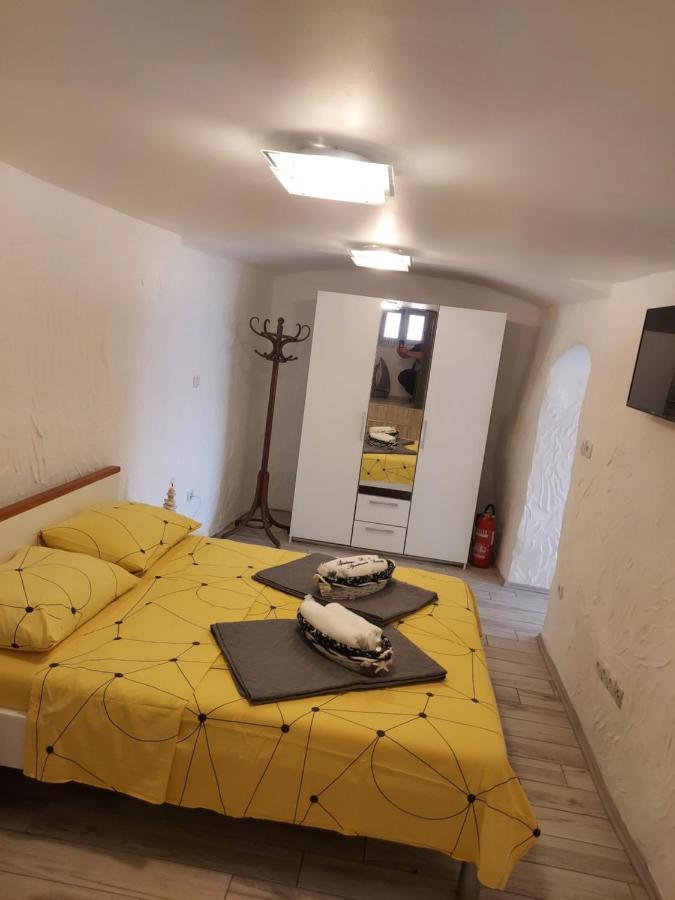 Apartmant Bionda Novi Vinodolski, Cozy And Nice Apartment For 4 People In The City Center Exteriér fotografie