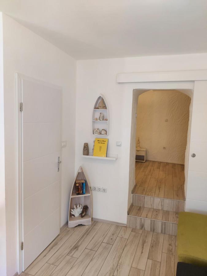 Apartmant Bionda Novi Vinodolski, Cozy And Nice Apartment For 4 People In The City Center Exteriér fotografie