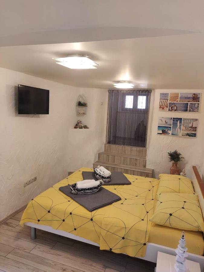 Apartmant Bionda Novi Vinodolski, Cozy And Nice Apartment For 4 People In The City Center Exteriér fotografie