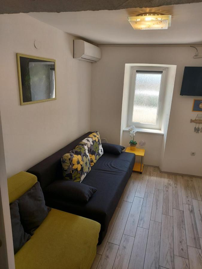 Apartmant Bionda Novi Vinodolski, Cozy And Nice Apartment For 4 People In The City Center Exteriér fotografie