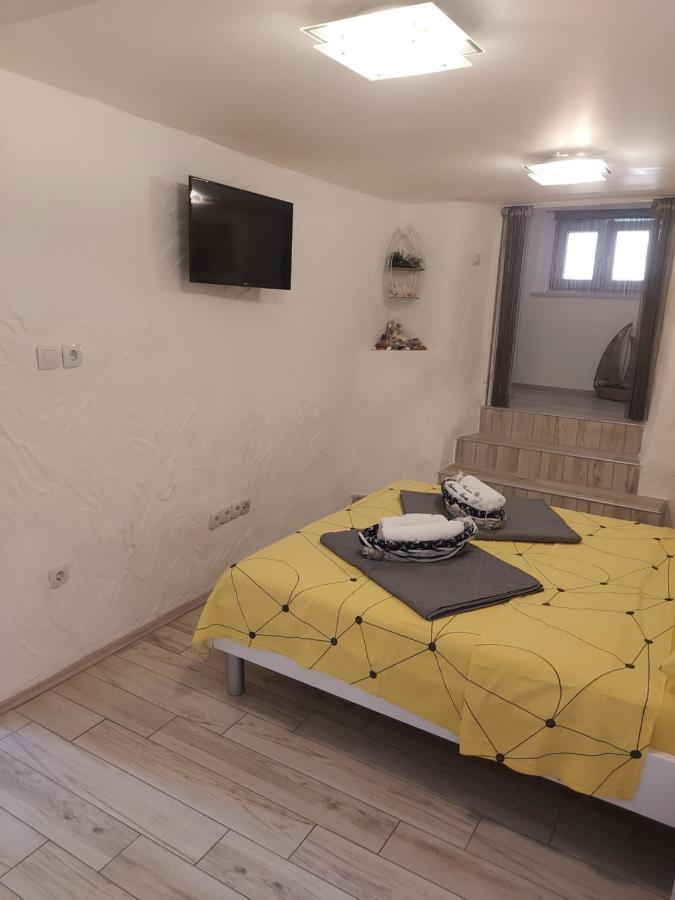 Apartmant Bionda Novi Vinodolski, Cozy And Nice Apartment For 4 People In The City Center Exteriér fotografie