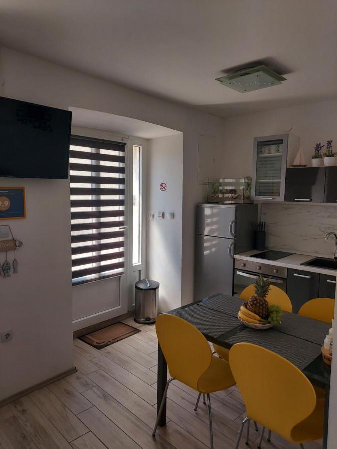 Apartmant Bionda Novi Vinodolski, Cozy And Nice Apartment For 4 People In The City Center Exteriér fotografie