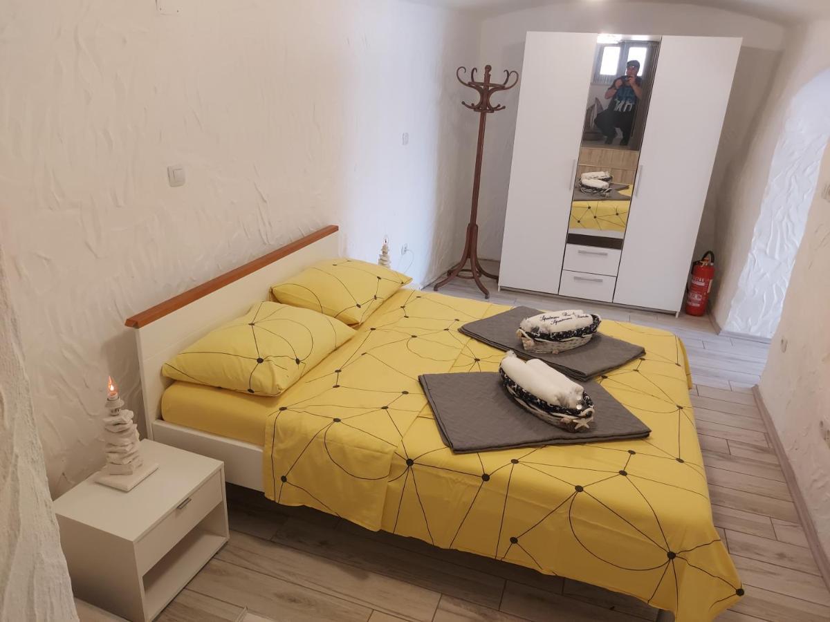 Apartmant Bionda Novi Vinodolski, Cozy And Nice Apartment For 4 People In The City Center Exteriér fotografie