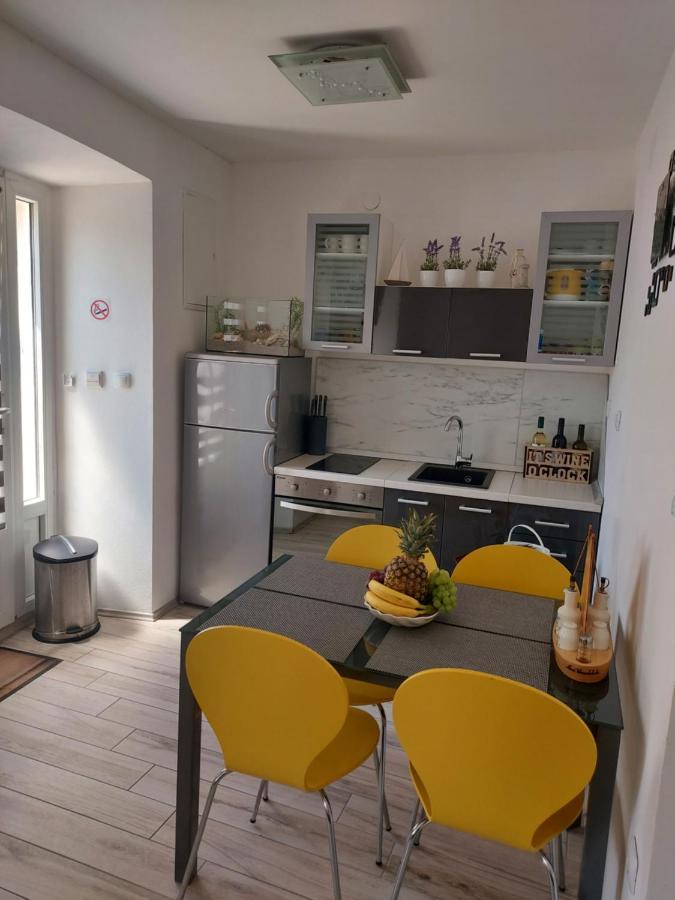 Apartmant Bionda Novi Vinodolski, Cozy And Nice Apartment For 4 People In The City Center Exteriér fotografie