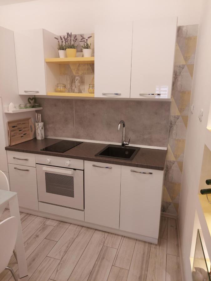 Apartmant Bionda Novi Vinodolski, Cozy And Nice Apartment For 4 People In The City Center Exteriér fotografie