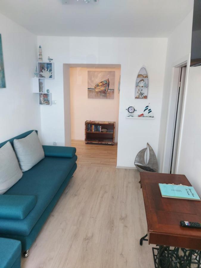 Apartmant Bionda Novi Vinodolski, Cozy And Nice Apartment For 4 People In The City Center Exteriér fotografie