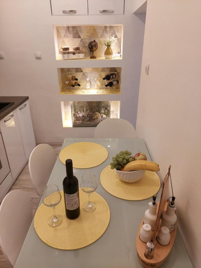 Apartmant Bionda Novi Vinodolski, Cozy And Nice Apartment For 4 People In The City Center Exteriér fotografie