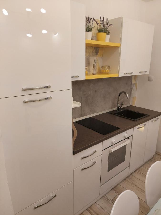 Apartmant Bionda Novi Vinodolski, Cozy And Nice Apartment For 4 People In The City Center Exteriér fotografie