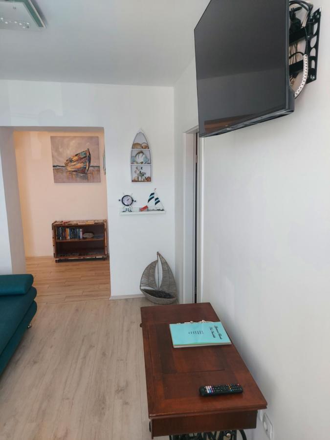 Apartmant Bionda Novi Vinodolski, Cozy And Nice Apartment For 4 People In The City Center Exteriér fotografie