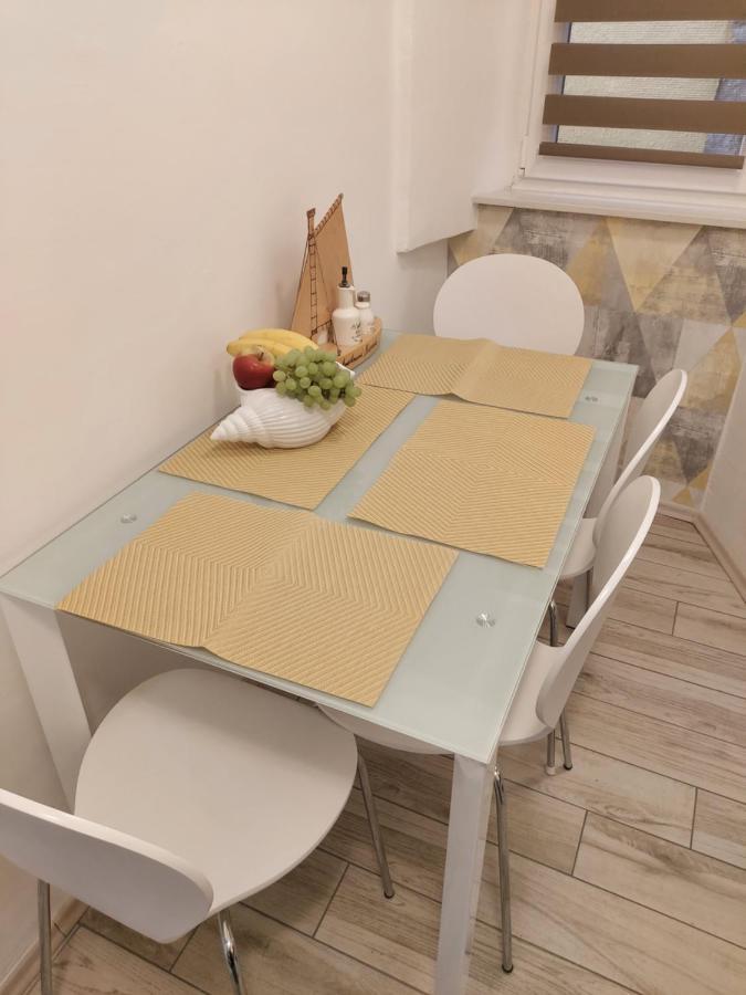 Apartmant Bionda Novi Vinodolski, Cozy And Nice Apartment For 4 People In The City Center Exteriér fotografie