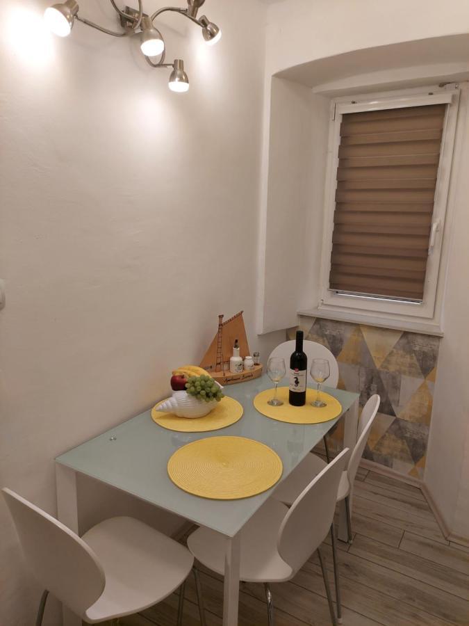 Apartmant Bionda Novi Vinodolski, Cozy And Nice Apartment For 4 People In The City Center Exteriér fotografie