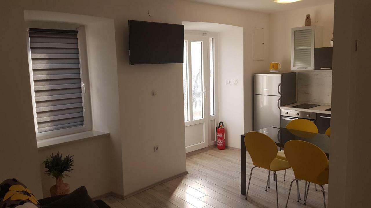 Apartmant Bionda Novi Vinodolski, Cozy And Nice Apartment For 4 People In The City Center Exteriér fotografie