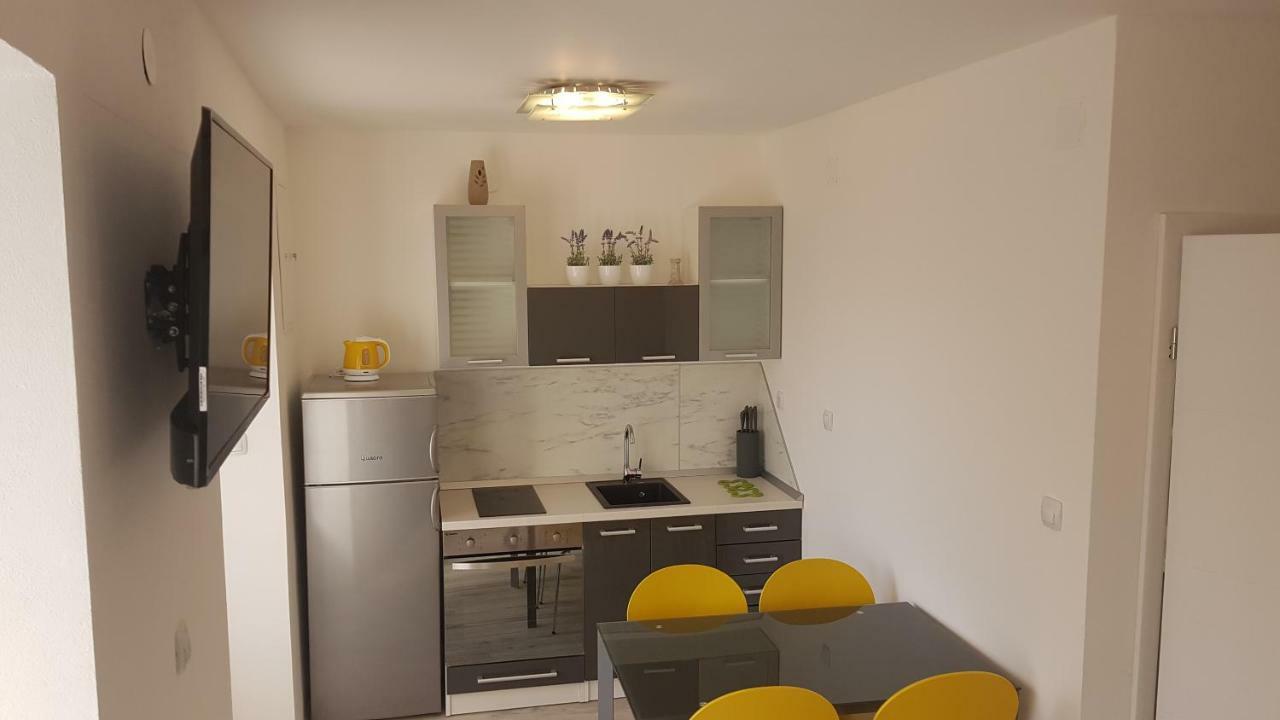 Apartmant Bionda Novi Vinodolski, Cozy And Nice Apartment For 4 People In The City Center Exteriér fotografie